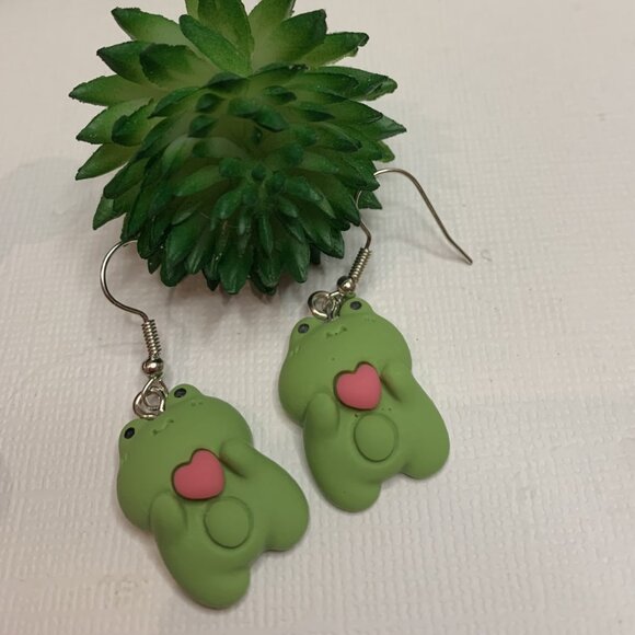 Frog Earring, Amphibian Earring, Love Earring, Heart Earring, Valentine's Day - Picture 7 of 7